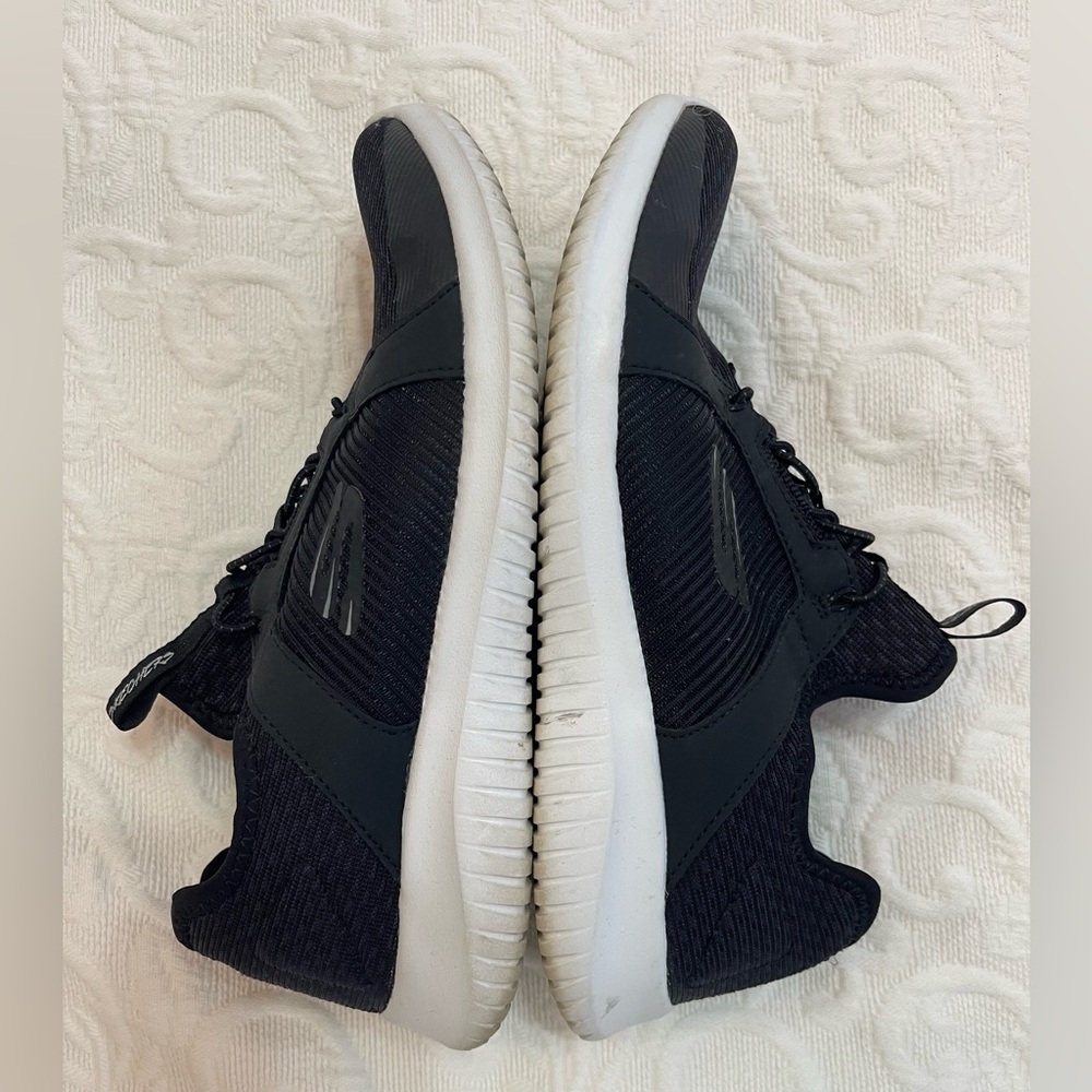 NWT Sketchers memory foam cooled sneakers